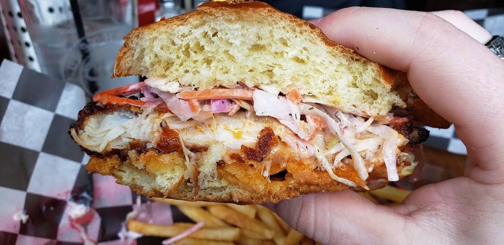 Ziggys Street Food & Live Music | restaurant | 302 2nd St, Hudson, WI 54016, USA | 7153869975 OR +1 715-386-9975