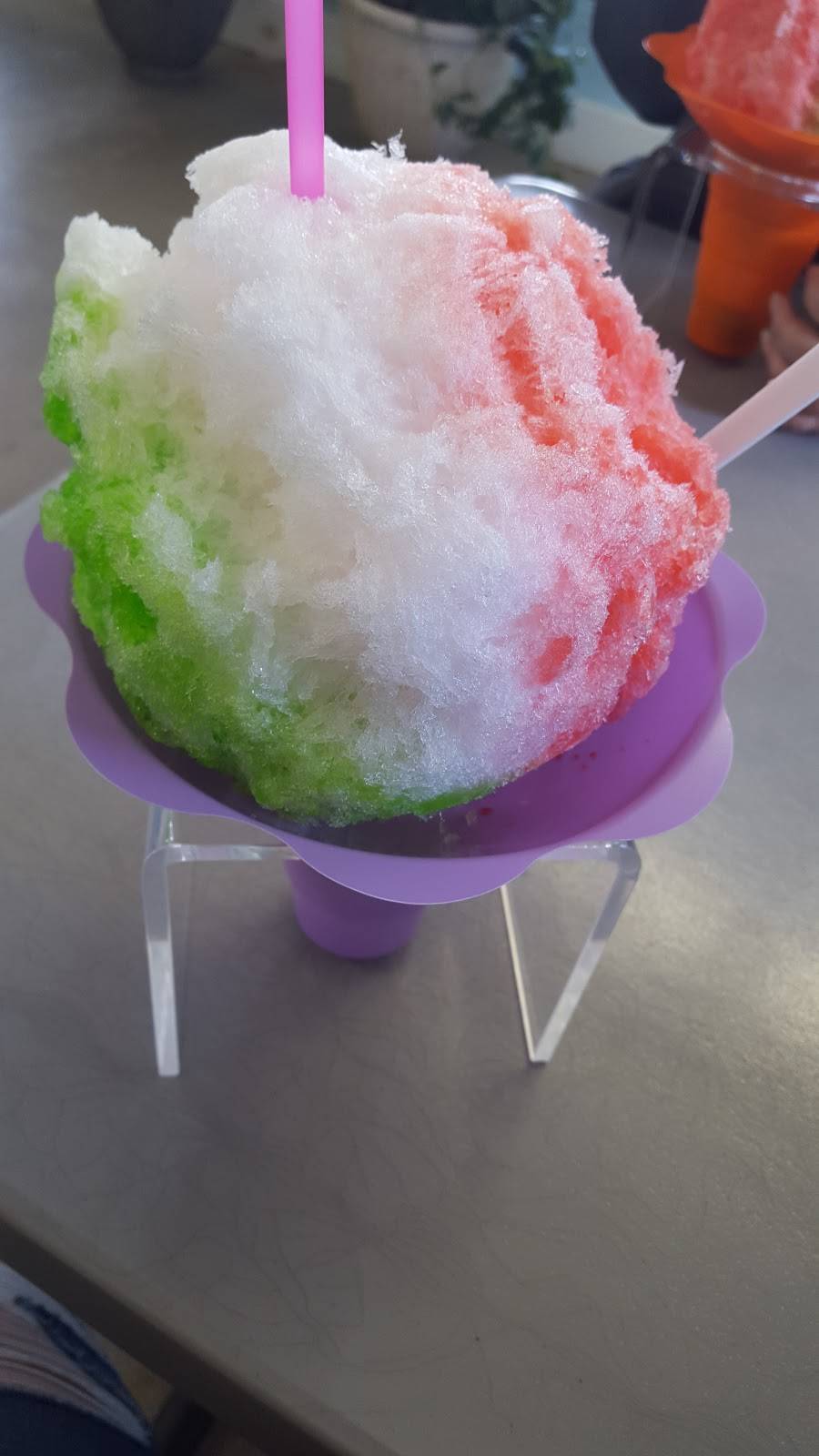 Kukuis Hawaiian Shaved Ice | restaurant | 210 E Middlebury St, Shipshewana, IN 46565, USA | 5745368463 OR +1 574-536-8463