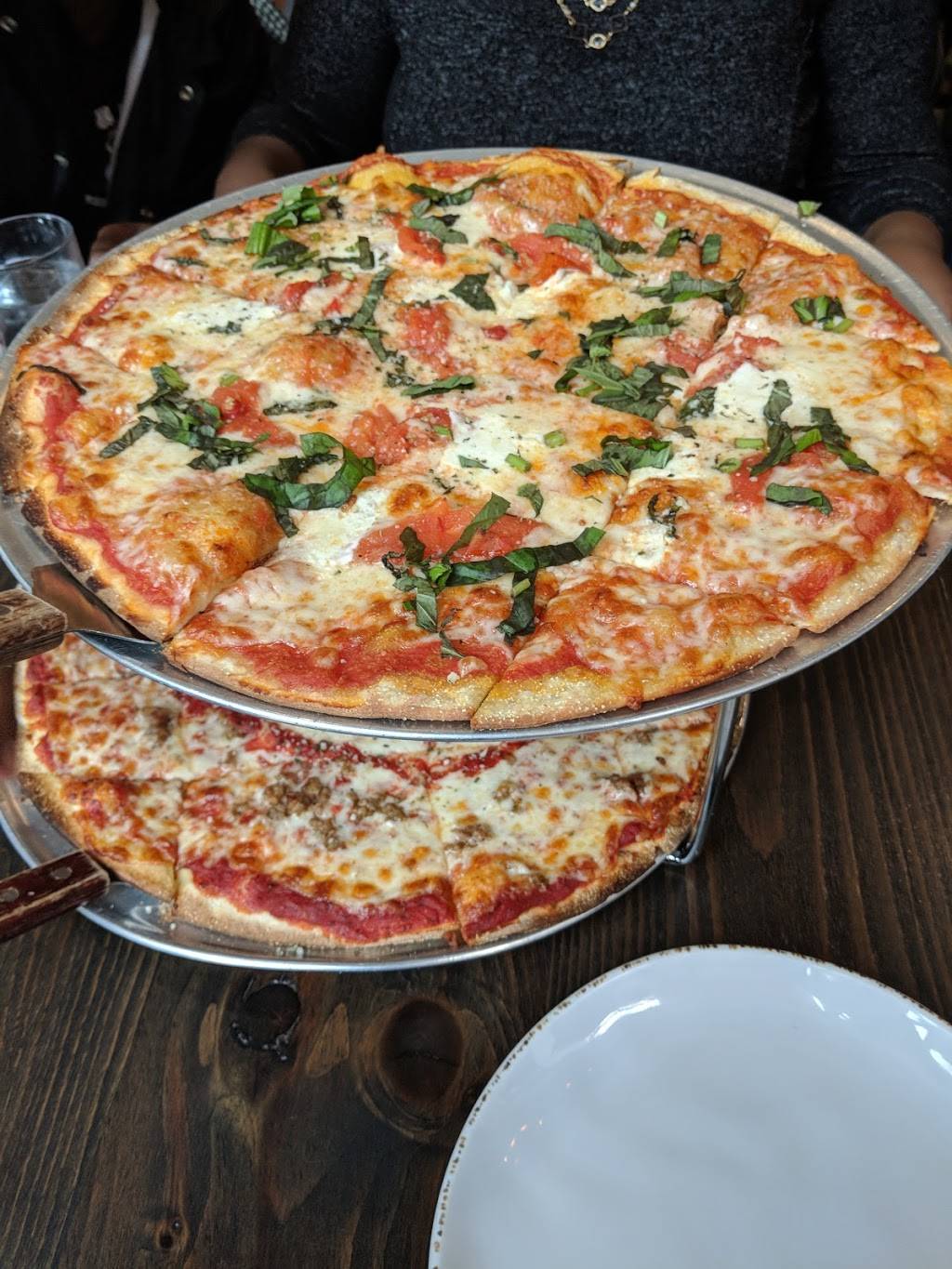 Streeterville Pizzeria & Tap | restaurant | 355 E Ohio St, Chicago, IL 60611, USA | 3126313877 OR +1 312-631-3877