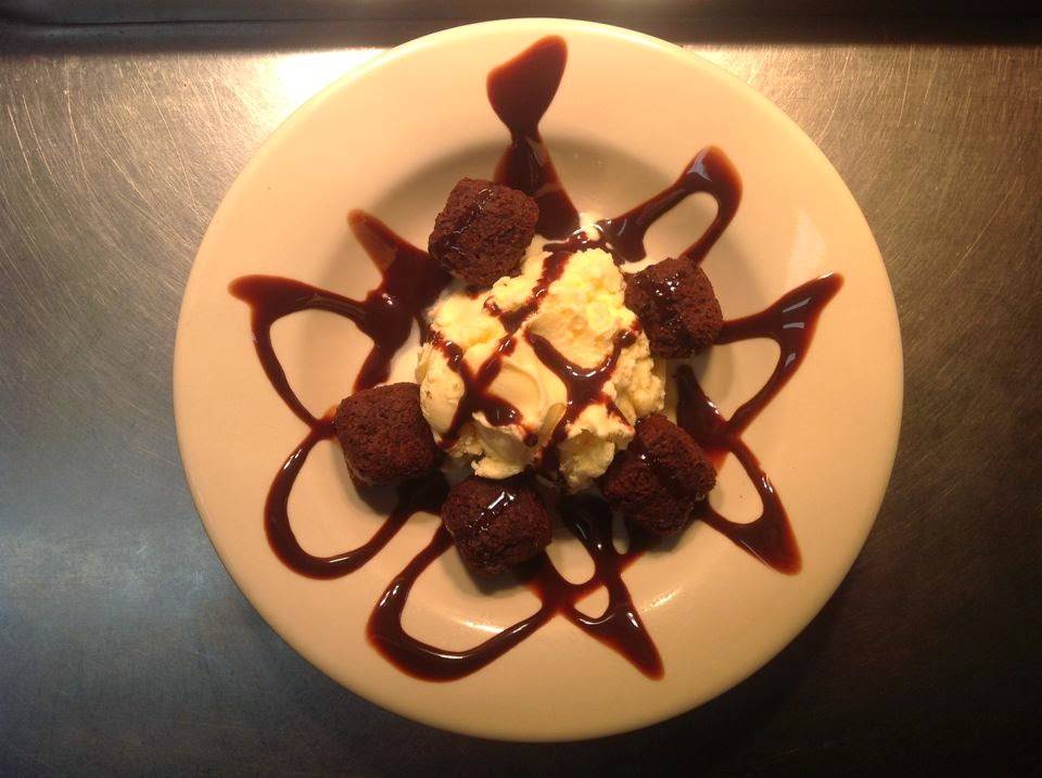 Nickelos Pizza | restaurant | 530 N Warpath Dr, Milan, IN 47031, USA | 8126543260 OR +1 812-654-3260