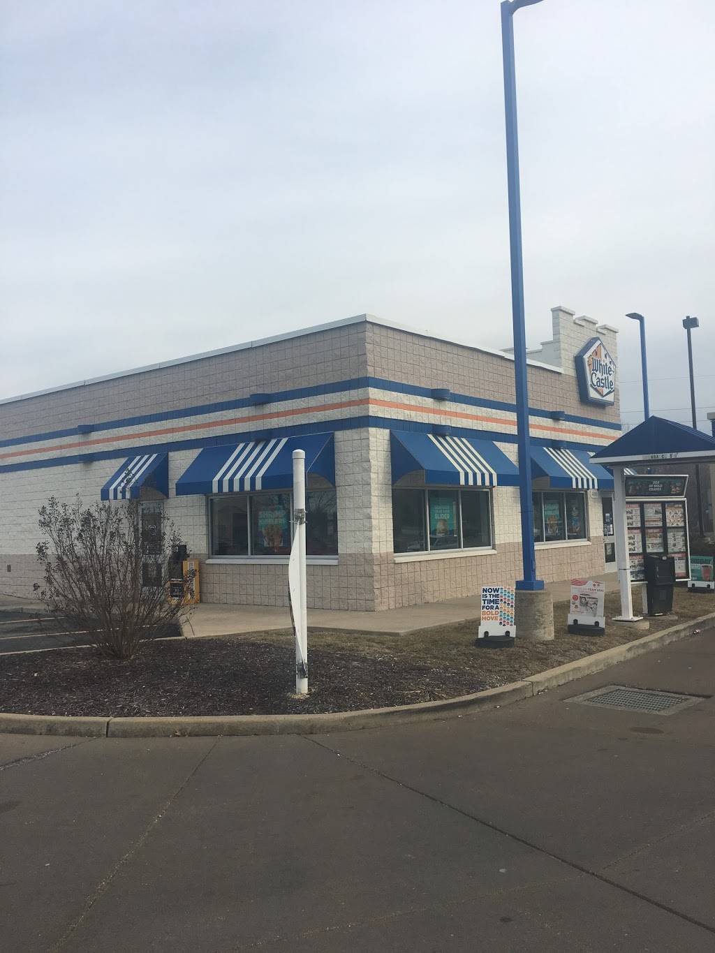 White Castle | restaurant | 4800 Mid Rivers Mall Dr, Cottleville, MO 63376, USA | 6364471228 OR +1 636-447-1228