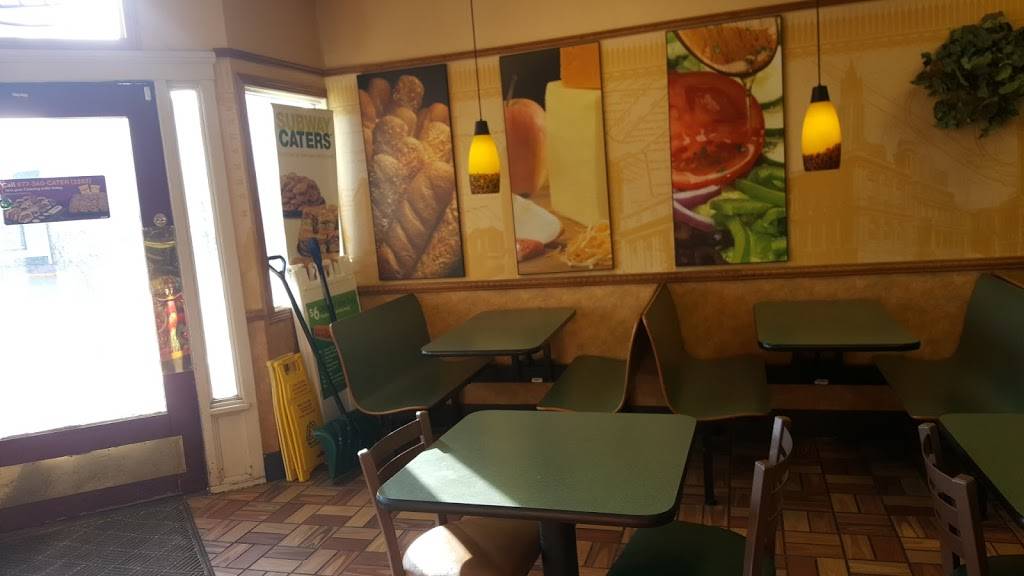 Subway | restaurant | 101 N Main St, Cuba City, WI 53807, USA | 6087447342 OR +1 608-744-7342