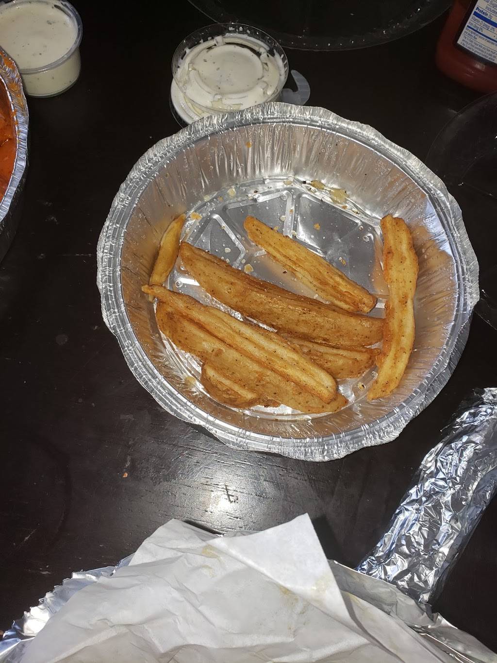 Lucino’s Pizza | restaurant | 3421 E Tropicana Ave suite f, Las Vegas, NV 89121, USA | 7027124004 OR +1 702-712-4004