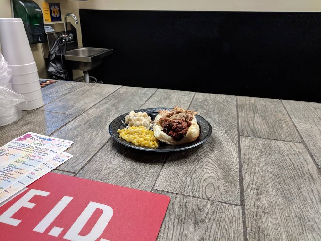 HHB BBQ | restaurant | 906 S Kansas Ave, Topeka, KS 66612, USA | 7852466416 OR +1 785-246-6416