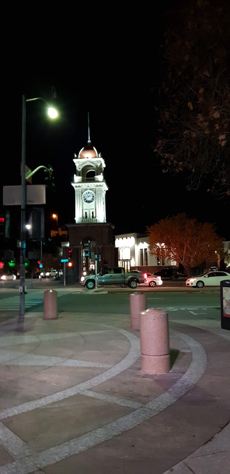 The Redroom | restaurant | 1003 Cedar St, Santa Cruz, CA 95060, USA | 8314262994 OR +1 831-426-2994