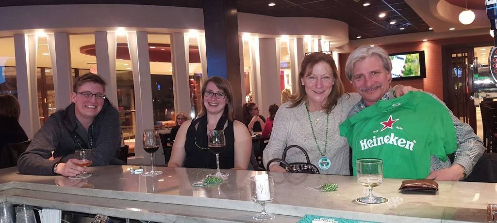 Teds Food Drink Lounge | restaurant | 160 Frontage Rd, Newark, NJ 07114, USA | 9735891000 OR +1 973-589-1000