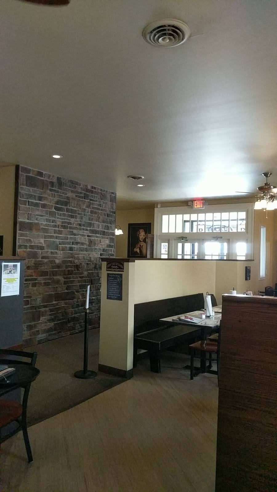 R Pizza Place | restaurant | 104 S Main St, Columbiana, OH 44408, USA | 3304821880 OR +1 330-482-1880