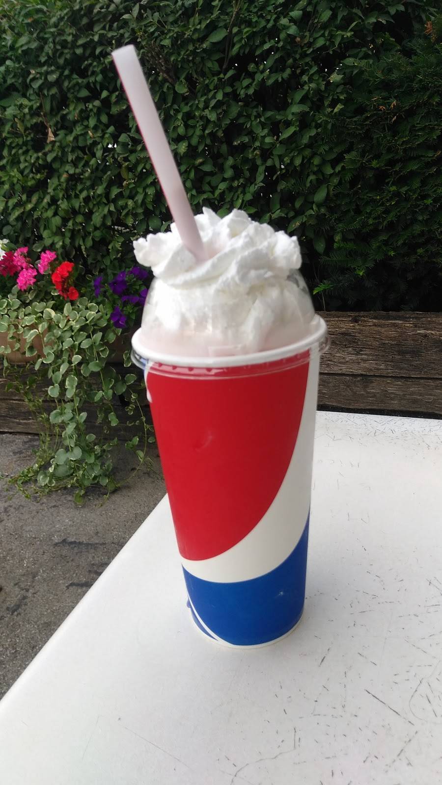 The Highland Queen Drive-In | restaurant | 1511 W 55th St, La Grange, IL 60525, USA | 7082461846 OR +1 708-246-1846