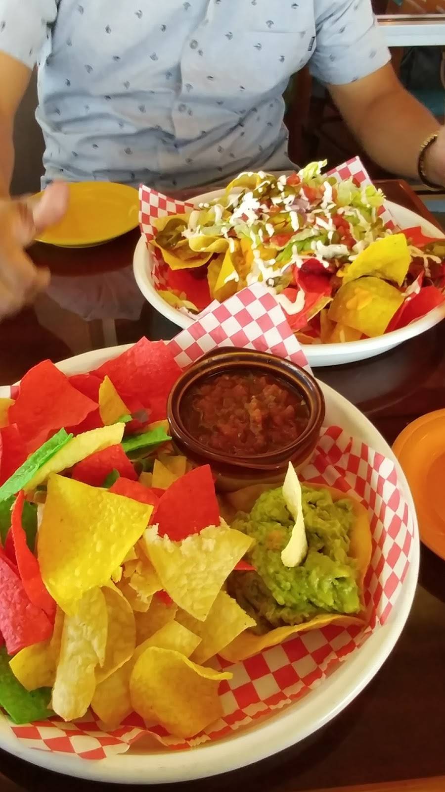 Mr Manatees Casual Grille | restaurant | 30 Royal Palm Pt., Vero Beach, FL 32960, USA | 7725699151 OR +1 772-569-9151