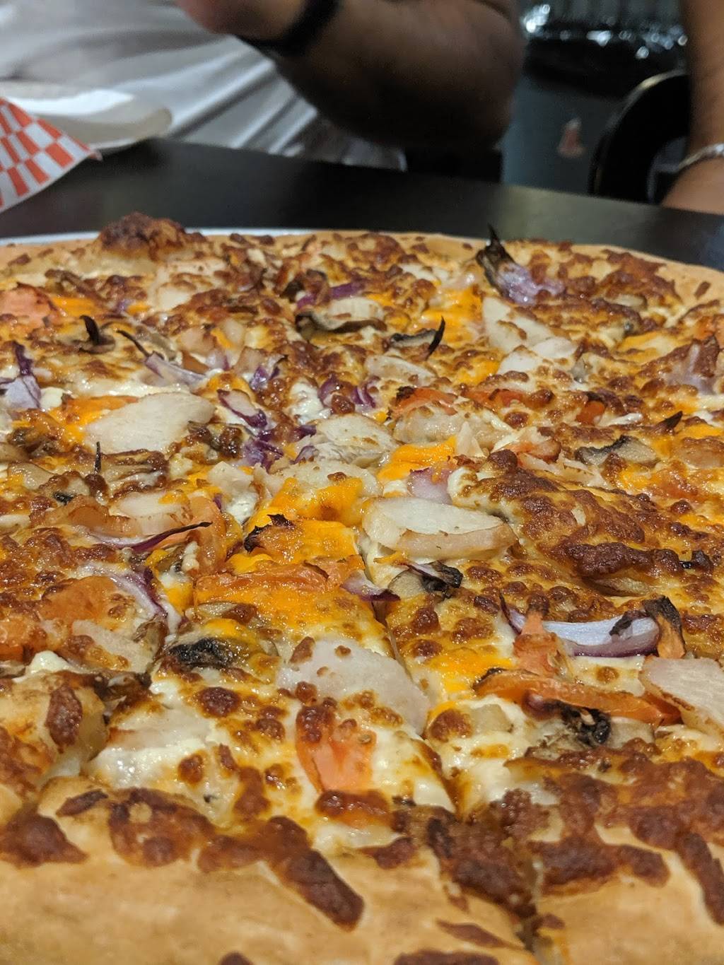 Wingz N Thingz Pizza | restaurant | 5703 Ferry St, Niagara Falls, ON L2G 1S5, Canada | 9053539464 OR +1 905-353-9464