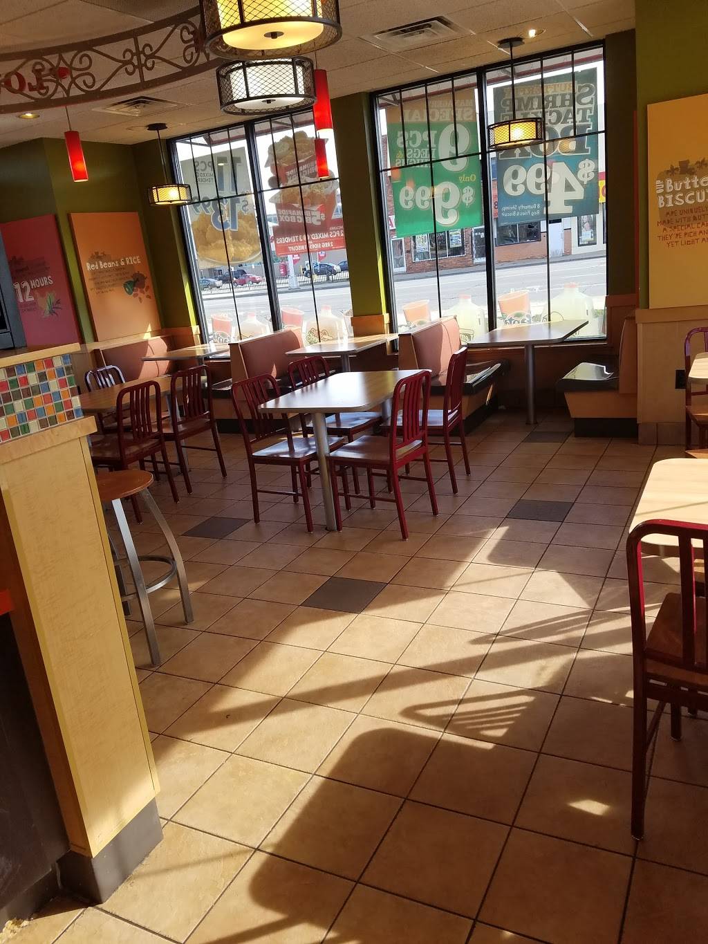 Popeyes Louisiana Kitchen | restaurant | 13959 Woodward Ave, Highland Park, MI 48203, USA | 3138658579 OR +1 313-865-8579