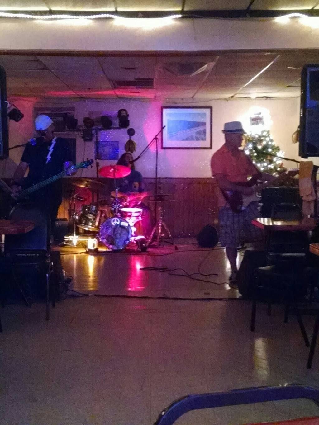 Roys By the Tracks | restaurant | 3710 PA-88, Finleyville, PA 15332, USA | 7243487118 OR +1 724-348-7118