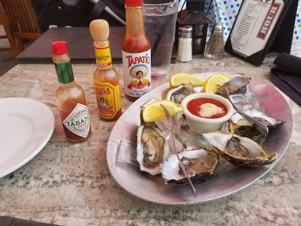 Lighthouse Oyster Bar & Grill | restaurant | 262 Harbor Dr South 201, Oceanside, CA 92054, USA | 7604331900 OR +1 760-433-1900