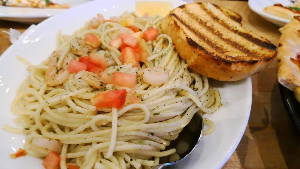 Boston Pizza | restaurant | 425 Bingemans Centre Dr, Kitchener, ON N2B 3X7, Canada | 5197458888 OR +1 519-745-8888