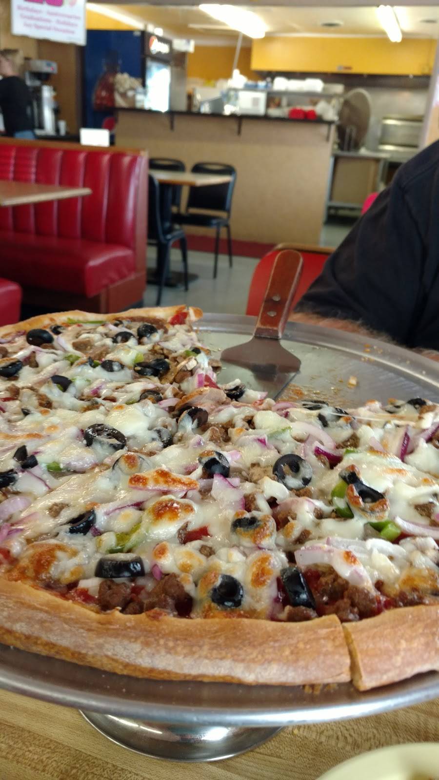 Hawkins Grill & Pizzeria | restaurant | 809 Hawkins Ave, Sanford, NC 27330, USA | 9197767373 OR +1 919-776-7373