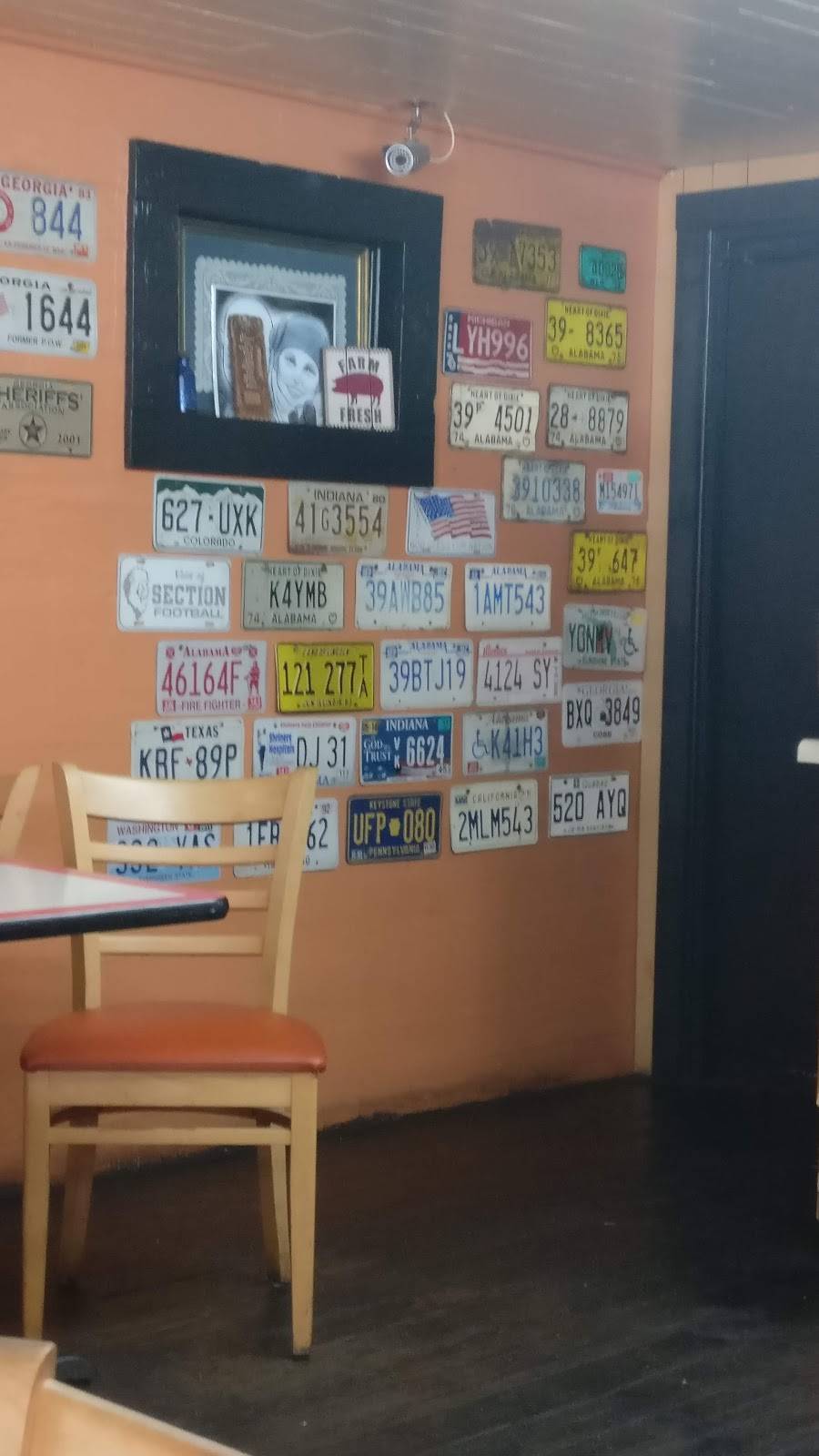 Holy Smokes Barbeque | restaurant | Tupelo Pike, Scottsboro, AL 35768, USA | 2566098738 OR +1 256-609-8738