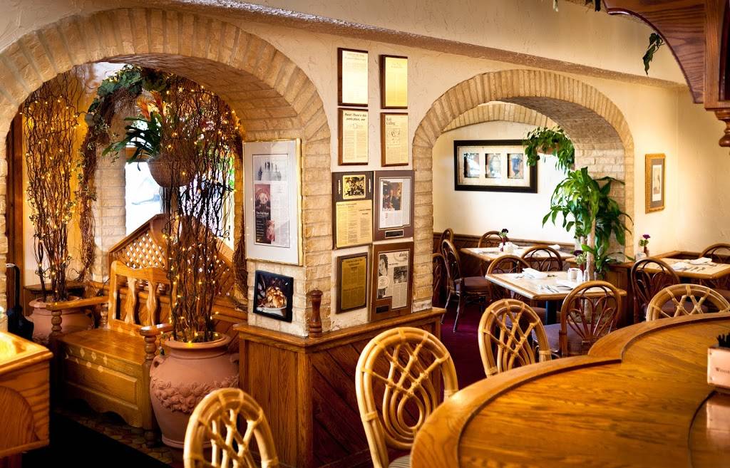 Caterinas Ristorante | restaurant | 9104 W Oklahoma Ave, Milwaukee, WI 53227, USA | 4145414200 OR +1 414-541-4200