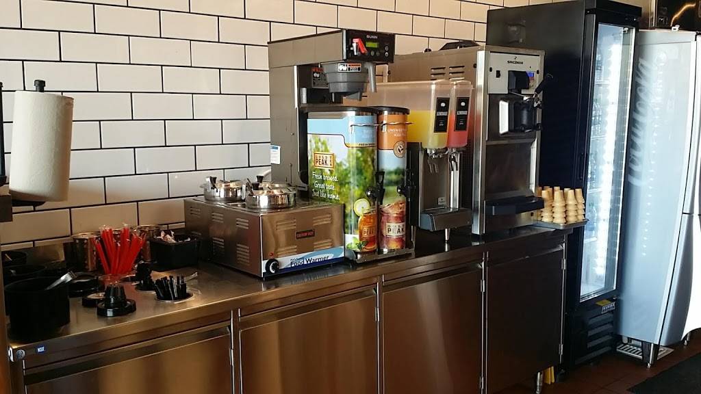 Dickeys Barbecue Pit | restaurant | 42452-4, Bob Hope Dr, Rancho Mirage, CA 92270, USA | 7608510955 OR +1 760-851-0955