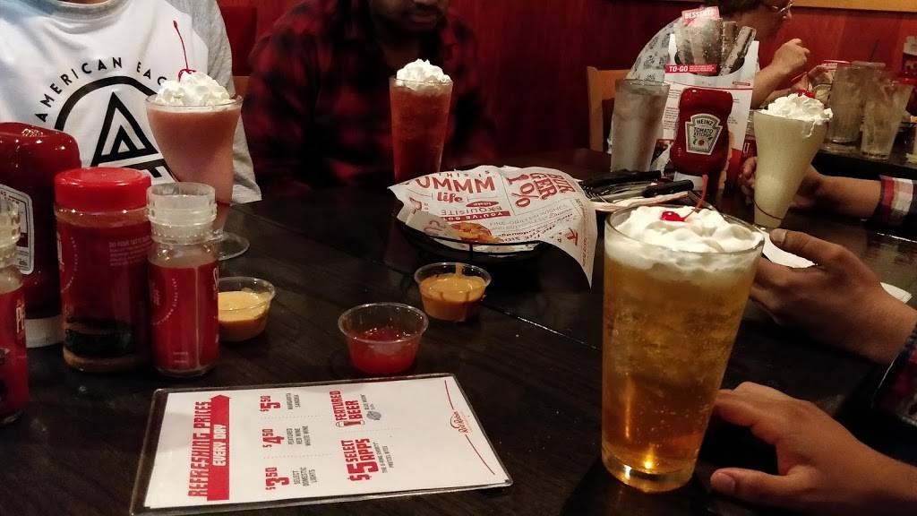 Red Robin Gourmet Burgers and Brews | restaurant | 401 NE Northgate Way, Seattle, WA 98125, USA | 2063650933 OR +1 206-365-0933