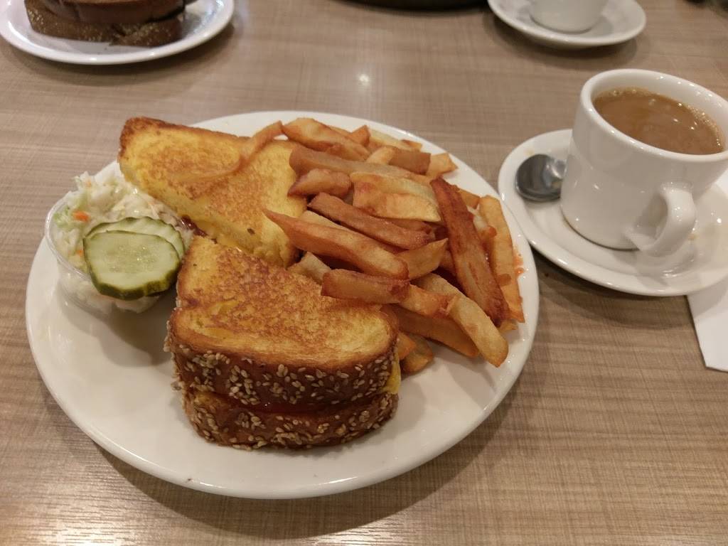 Lou Mitchells | restaurant | 565 W Jackson Blvd, Chicago, IL 60661, USA | 3129393111 OR +1 312-939-3111