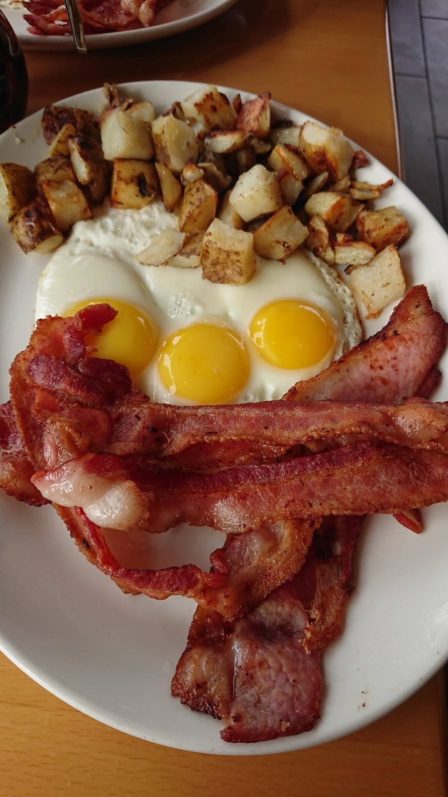 Sunset Grill | restaurant | 7905 McLeod Rd, Niagara Falls, ON L2H 0G5, Canada | 9053712112 OR +1 905-371-2112