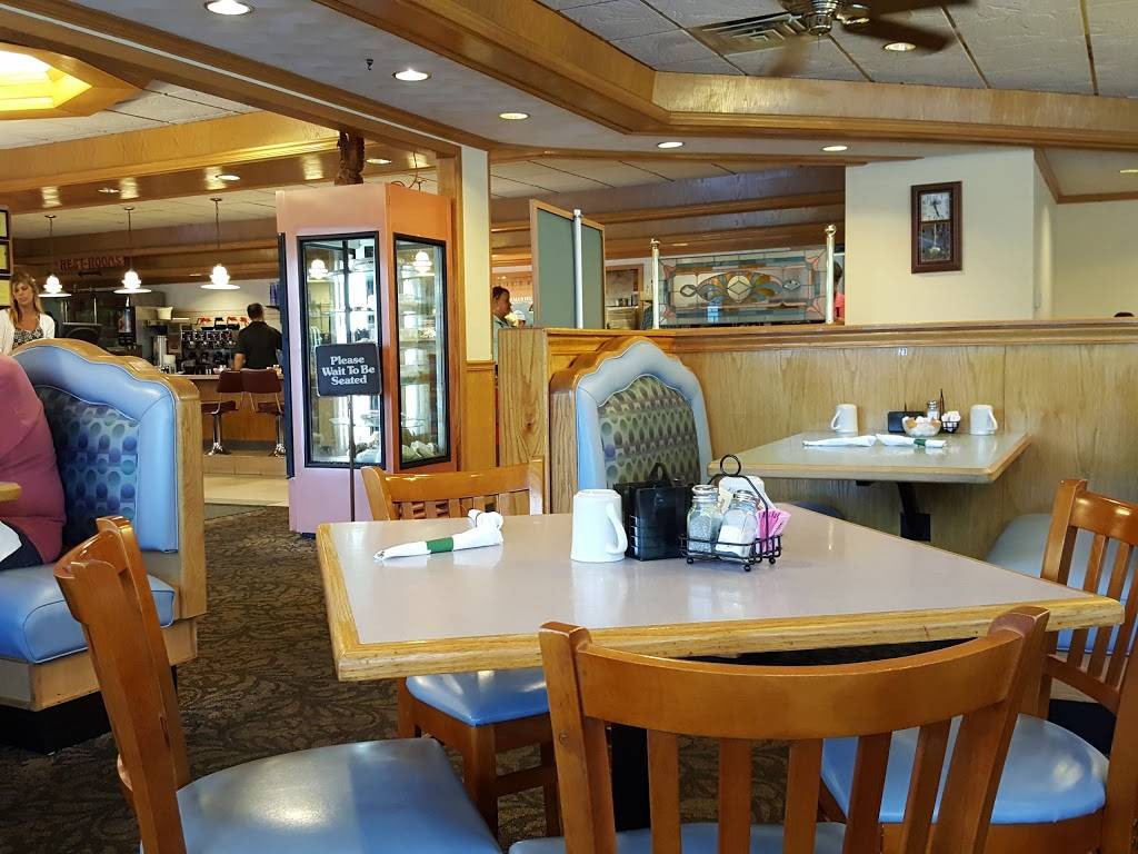 Deerfield Family Restaurant | restaurant | 61239,, 2215 John Deere Rd, East Moline, IL 61244, USA | 3097923900 OR +1 309-792-3900
