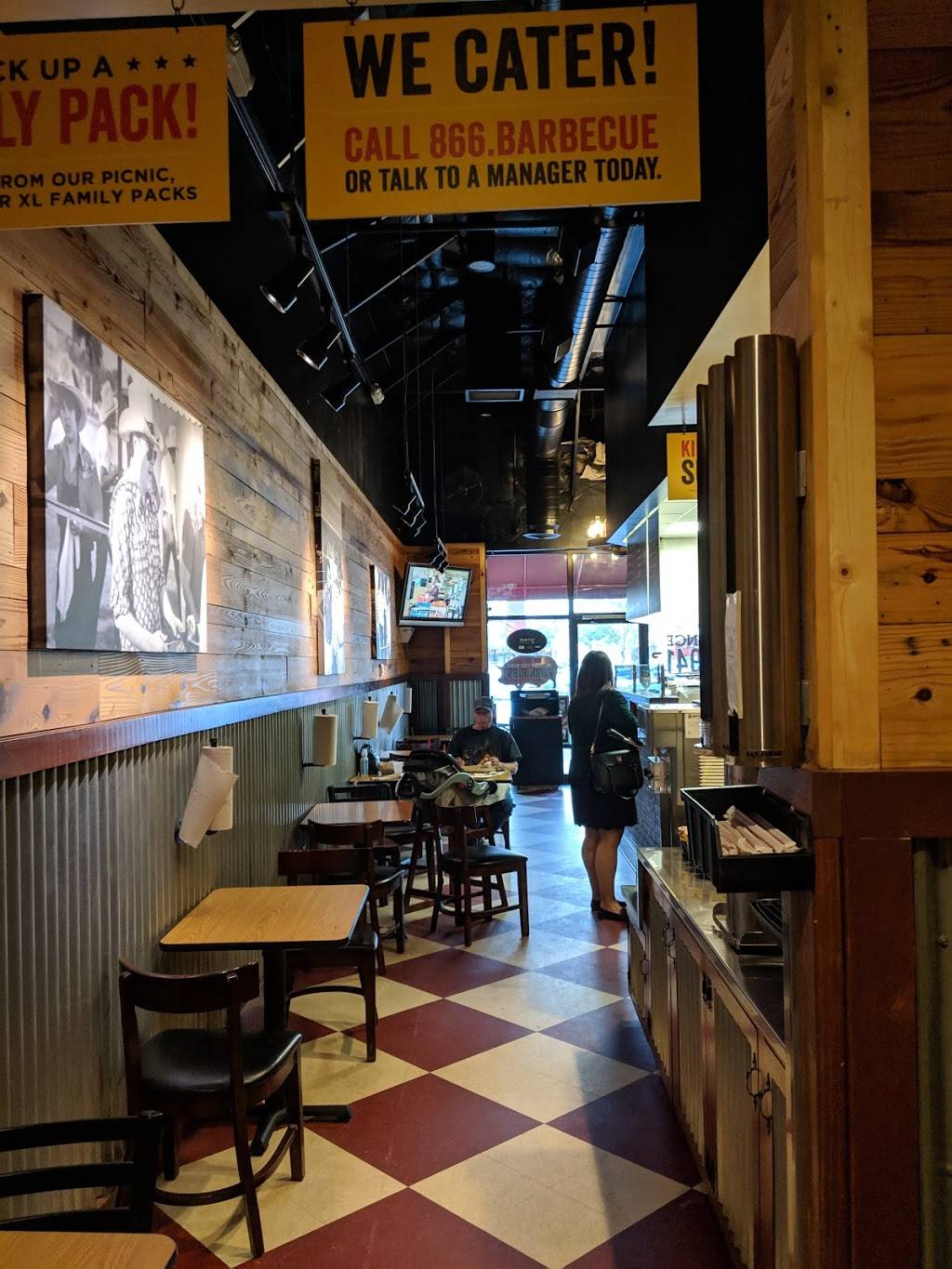 Dickeys Barbecue Pit | restaurant | 3140 Countryside Dr, Turlock, CA 95380, USA | 2096341800 OR +1 209-634-1800