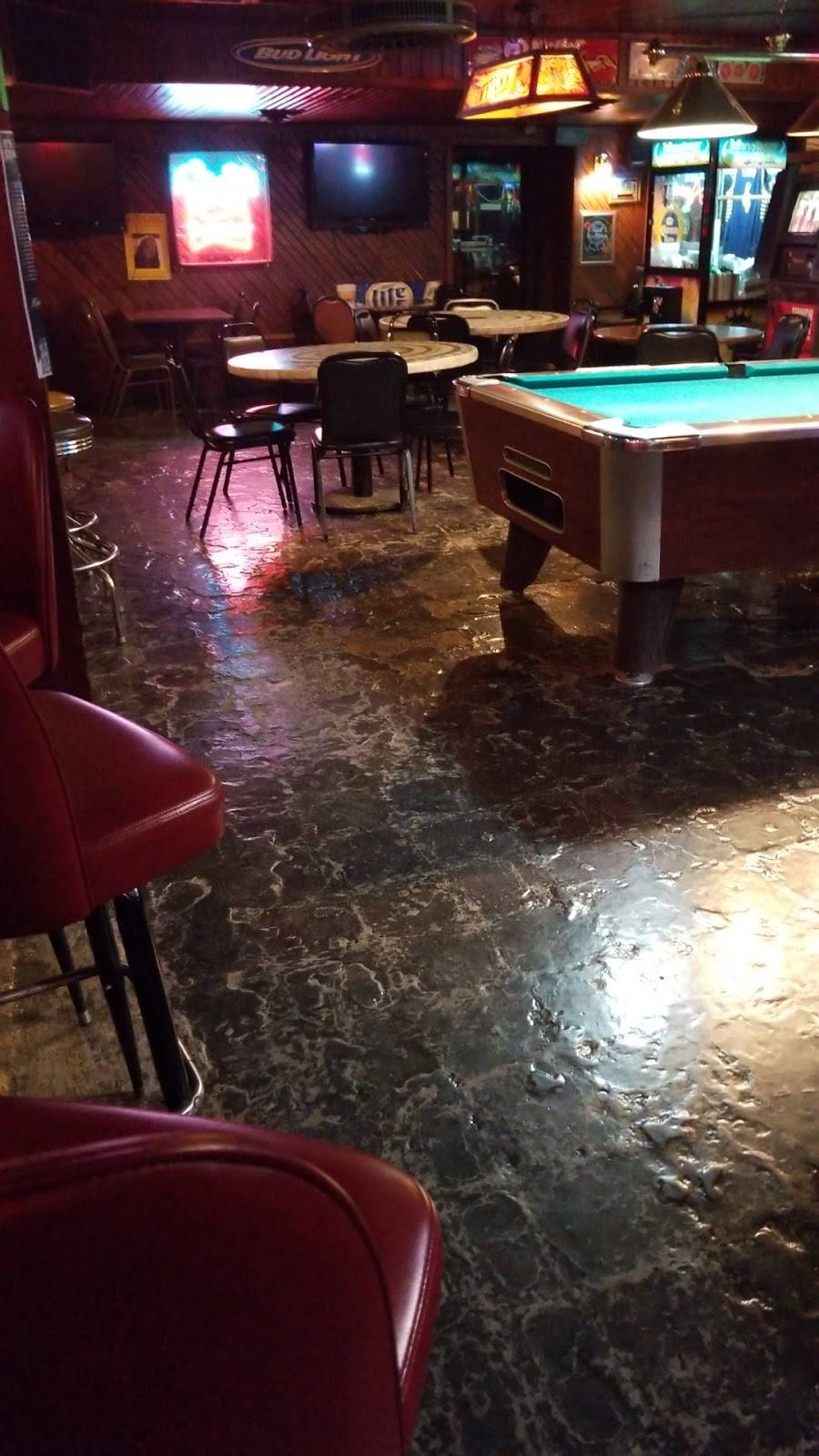 Oasis Bar & Grill | restaurant | 1811 S Burlington Dr, Muncie, IN 47302, USA | 7652828326 OR +1 765-282-8326