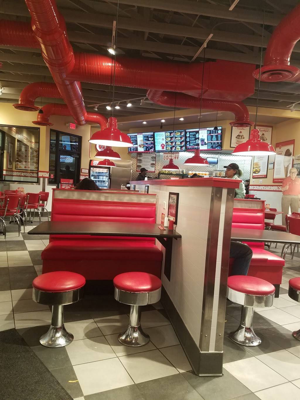 Freddys Frozen Custard & Steakburgers | restaurant | 420 W Town Center Blvd, Champaign, IL 61822, USA | 2176071203 OR +1 217-607-1203