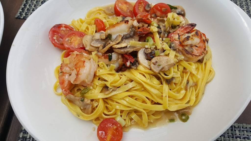 Legal Sea Foods | restaurant | The Street, 55 Boylston St, Chestnut Hill, MA 02467, USA | 6172777300 OR +1 617-277-7300