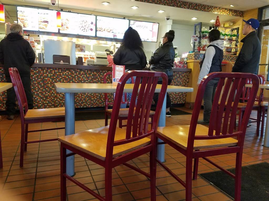 Popeyes Louisiana Kitchen | restaurant | 6321 N Lincoln Ave, Chicago, IL 60659, USA | 7735888282 OR +1 773-588-8282