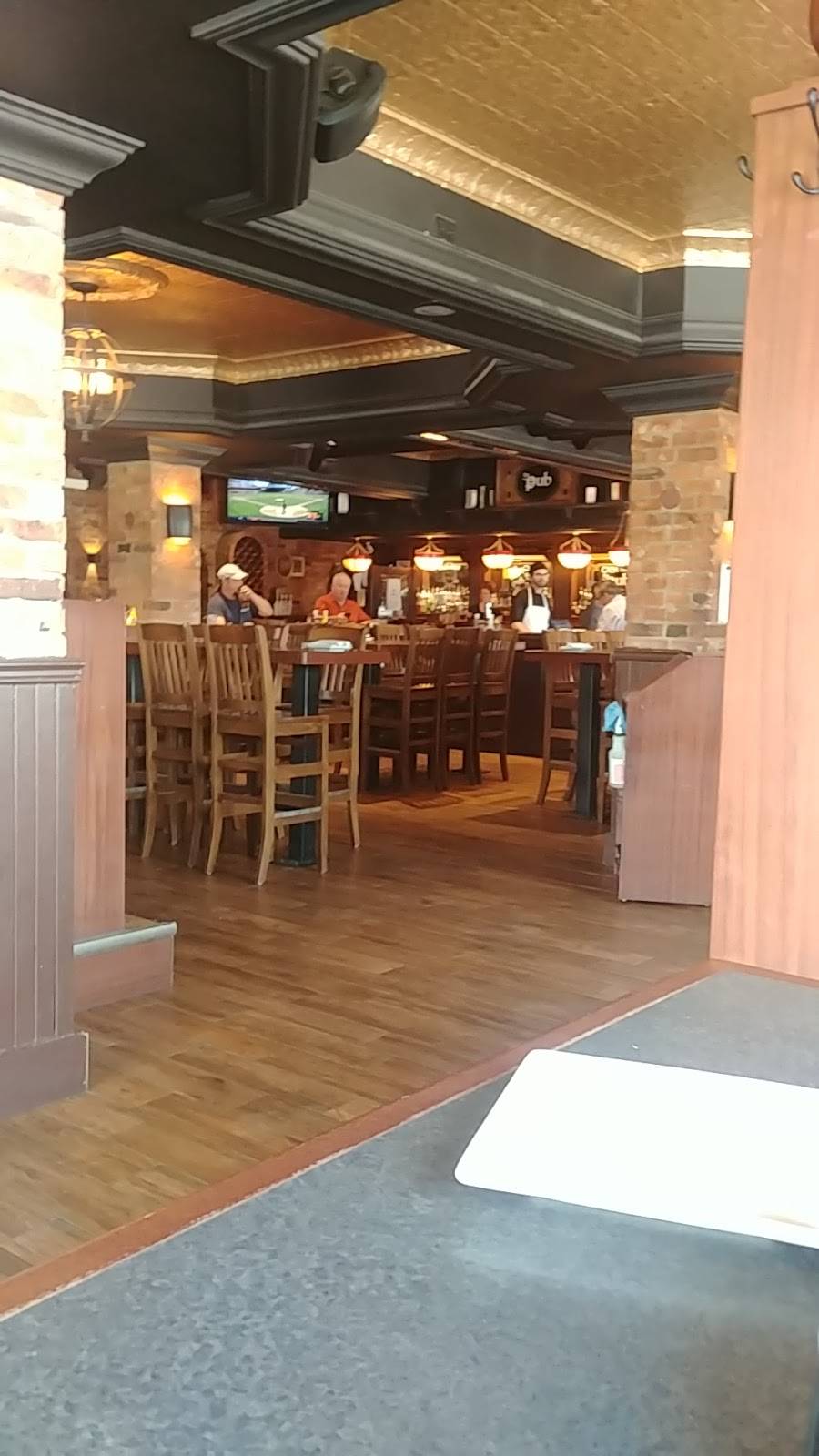 The Pub On King | restaurant | 77 King St N, Waterloo, ON N2J 2X3, Canada | 5192085544 OR +1 519-208-5544