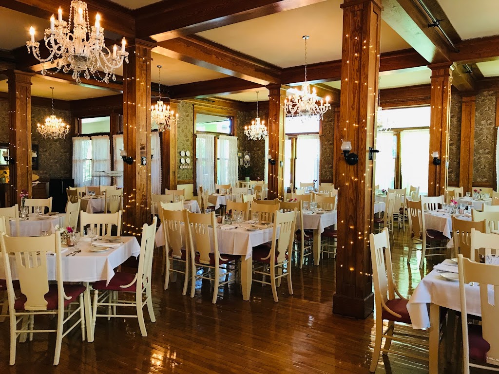 1911 Restaurant | restaurant | 1549 Glendale Ave, Petoskey, MI 49770, USA | 2313472410 OR +1 231-347-2410