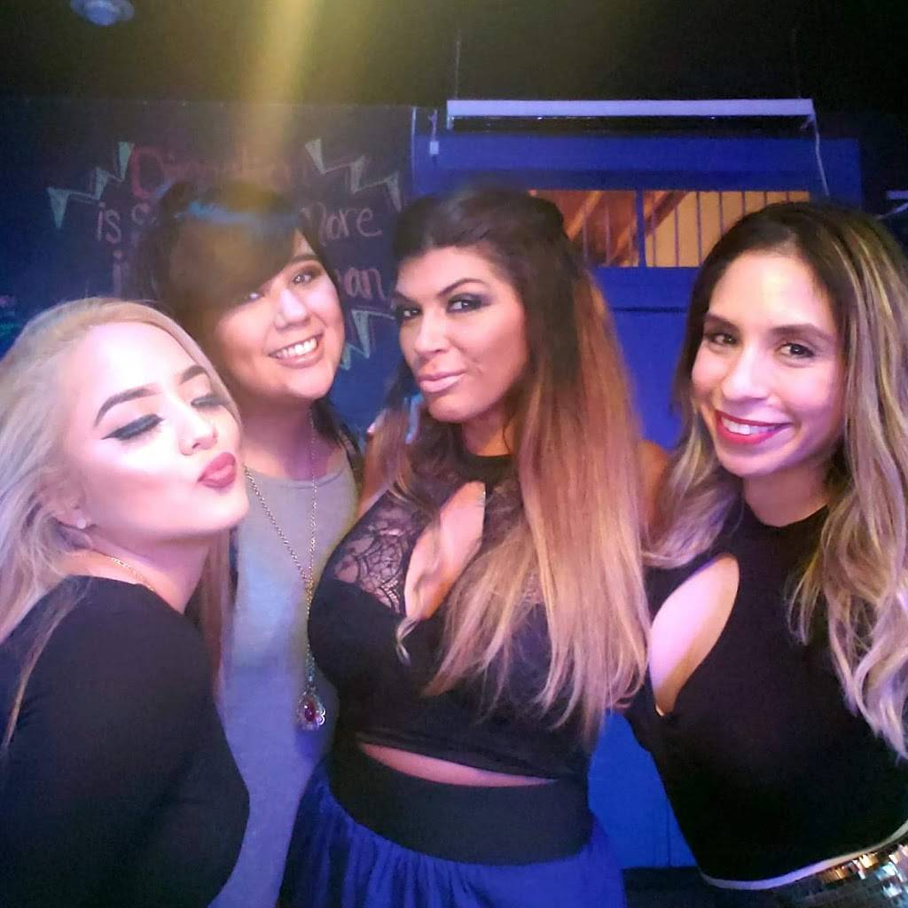 Jokesters 22 Pub N Grub | night club | 713 S Alamo St, San Antonio, TX 78205, USA | 2106162504 OR +1 210-616-2504