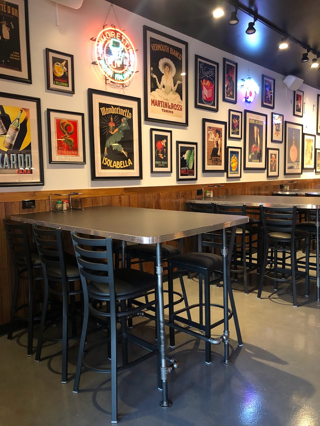 The Lounge at Pizzeria DiLauro | restaurant | 17800 Chillicothe Rd Suite 105, Chagrin Falls, OH 44023, USA | 4403843947 OR +1 440-384-3947