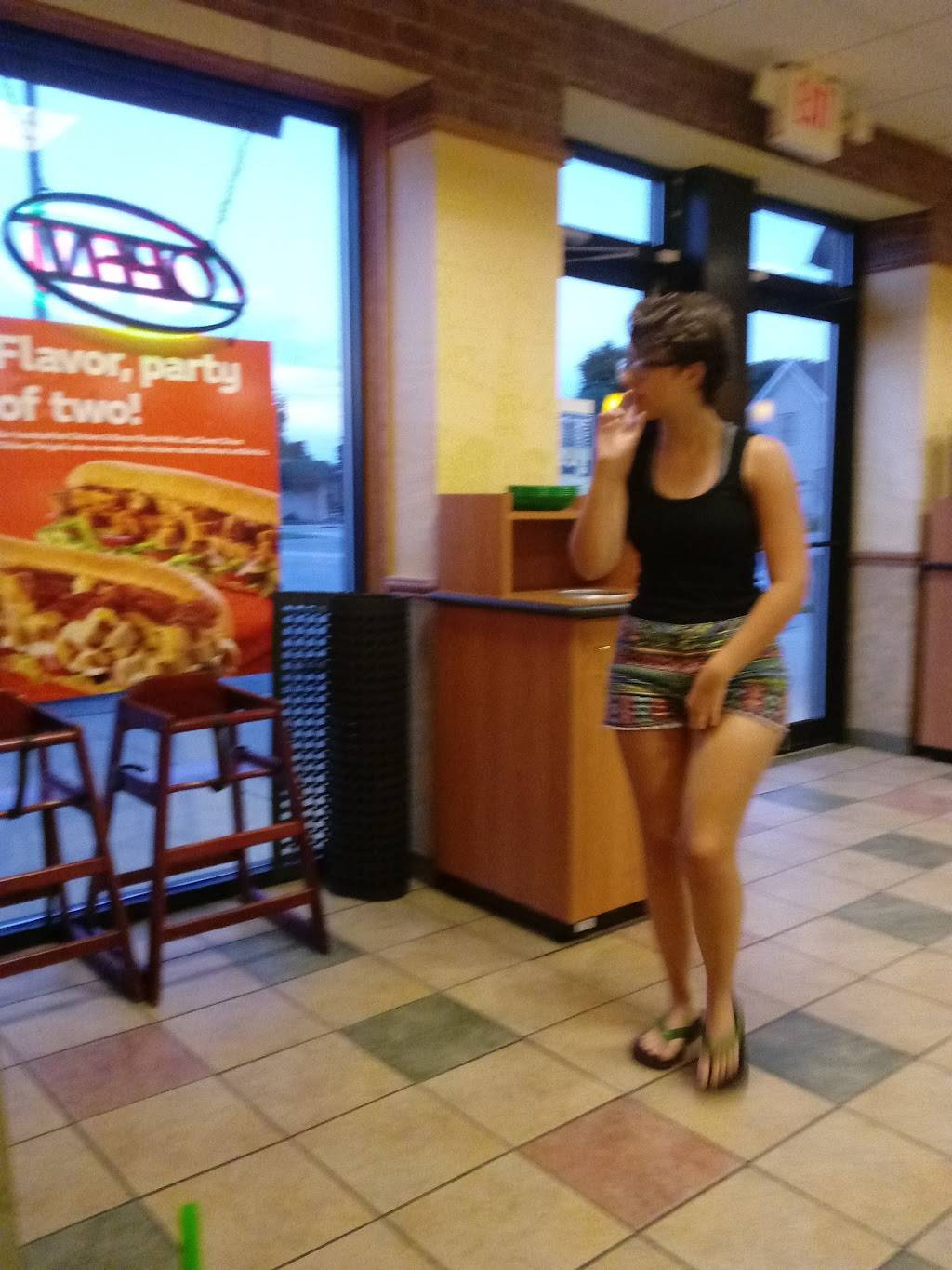 Subway Restaurants | restaurant | 199 E Main St, Russiaville, IN 46979, USA | 7658833000 OR +1 765-883-3000