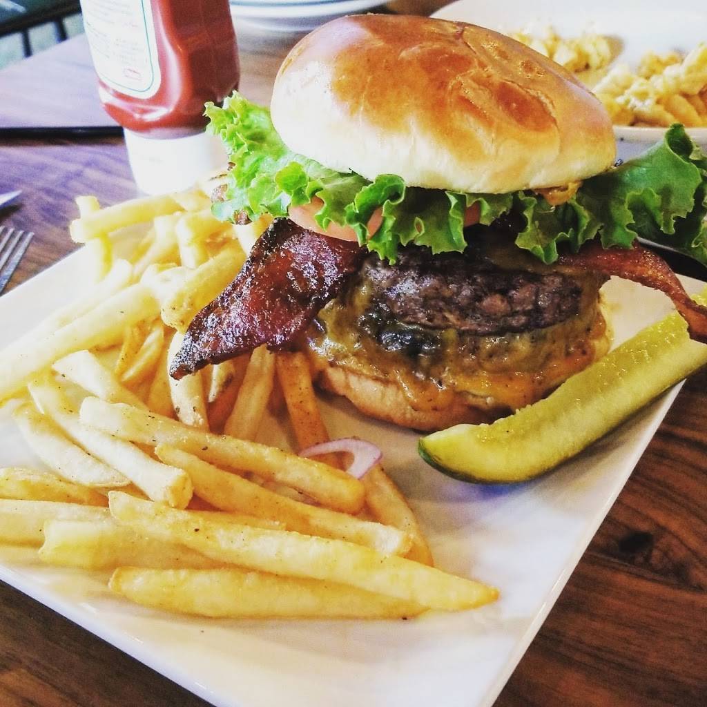 Deuces and The Diamond Club | restaurant | 3505 N Clark St, Chicago, IL 60657, USA | 7736445554 OR +1 773-644-5554