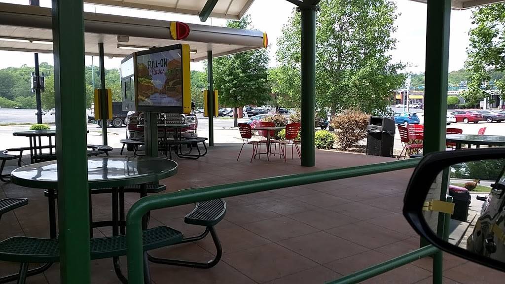 Sonic Drive-In | restaurant | 701 N Riverside Dr, Clarksville, TN 37040, USA | 9319204501 OR +1 931-920-4501