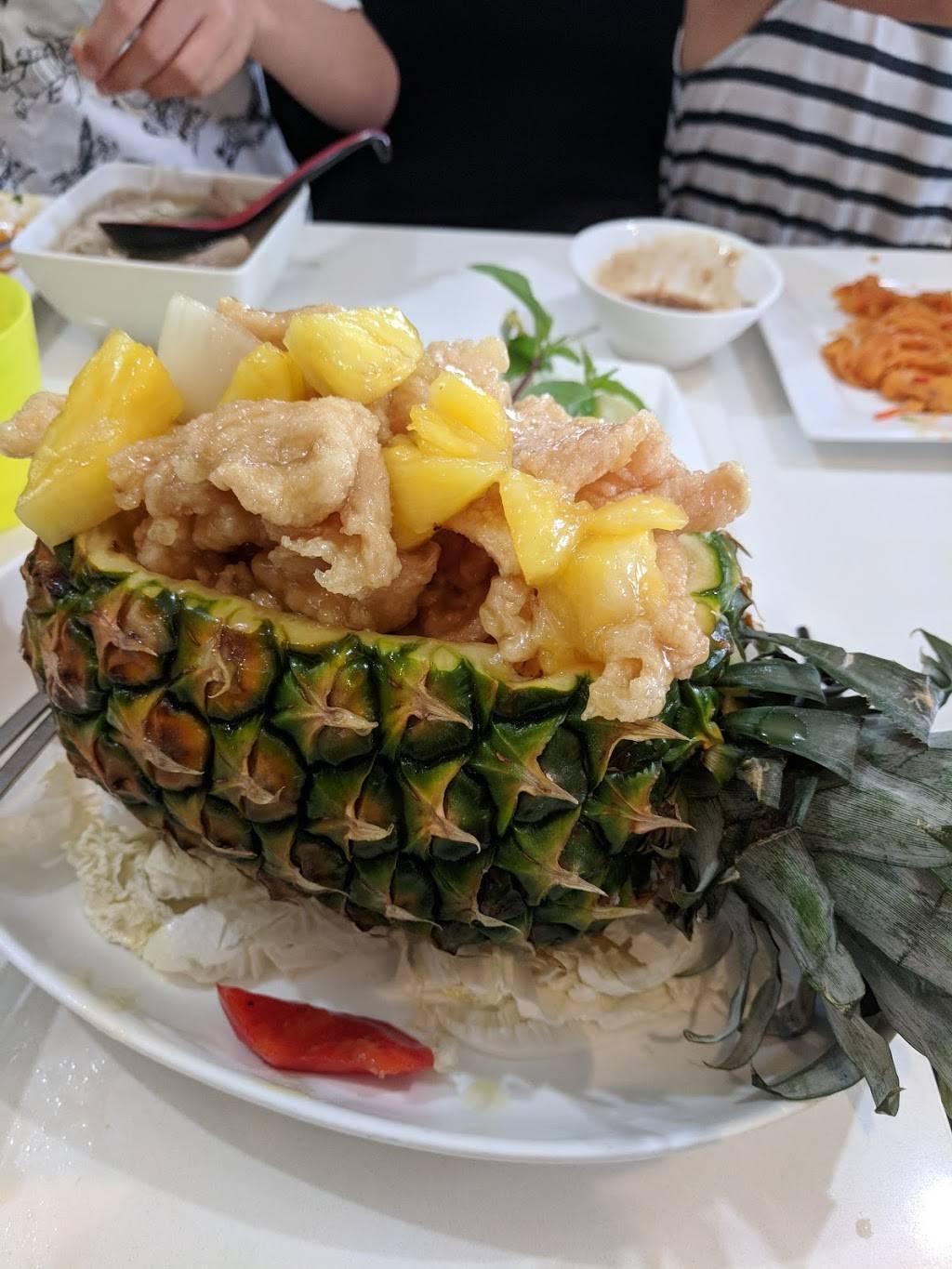 Big Pho | restaurant | 145 Mapleview Dr W, Barrie, ON L4N 9H7, Canada | 7057228188 OR +1 705-722-8188