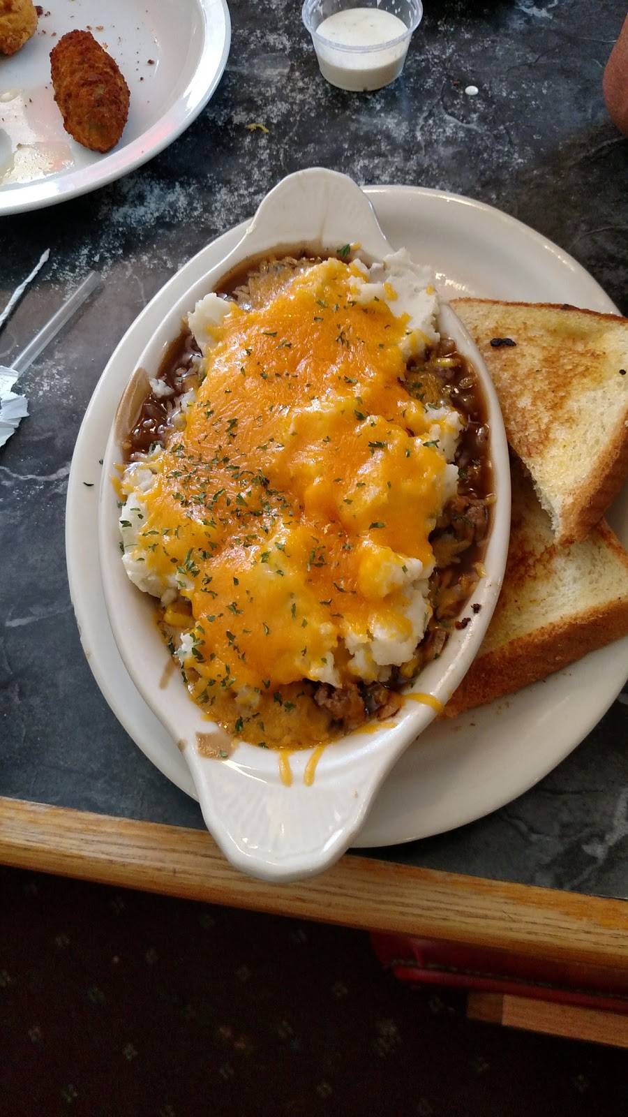 Louies Food & Spirit | restaurant | 600 Lakeville Rd, Lakeville, MI 48366, USA | 2486282440 OR +1 248-628-2440