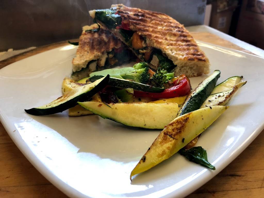 Da Bistro Mediterranean Grill | restaurant | 1918 County Line Rd, Huntingdon Valley, PA 19006, USA | 2153648433 OR +1 215-364-8433