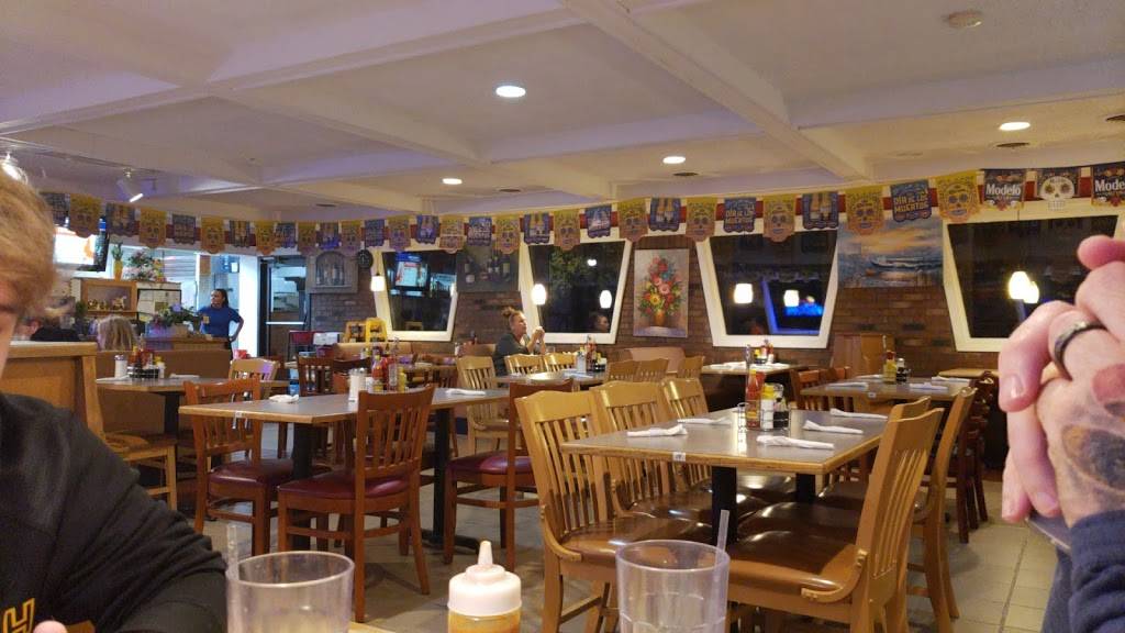 Little Chef Diner | restaurant | 560 John St, Paxton, IL 60957, USA | 2173796400 OR +1 217-379-6400