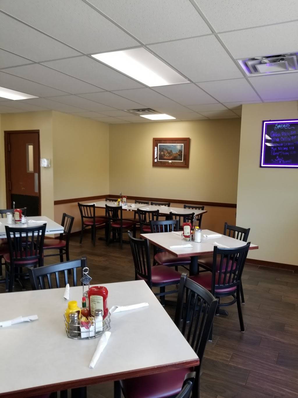 Tonis Café | restaurant | 379 IL-104, Divernon, IL 62530, USA | 2174144272 OR +1 217-414-4272