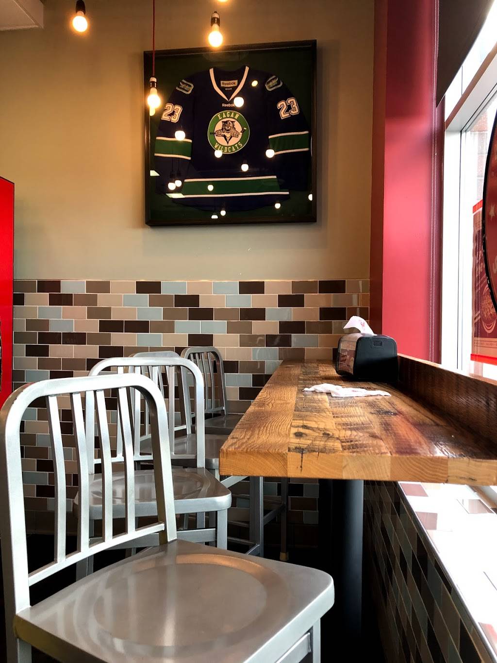 Reds Savoy Pizza | restaurant | 3250 Denmark Ave, Eagan, MN 55123, USA | 6514546400 OR +1 651-454-6400