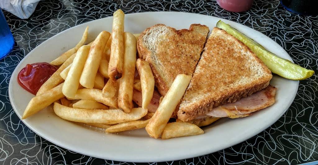 Nicks Southside Country Diner | restaurant | 2024 US-23, Alpena, MI 49707, USA | 9893581955 OR +1 989-358-1955