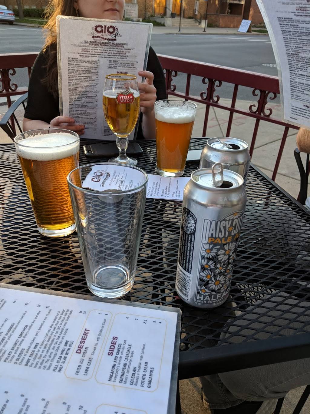 Gios Bar & Grill | restaurant | 4857 N Damen Ave, Chicago, IL 60625, USA | 7733340345 OR +1 773-334-0345