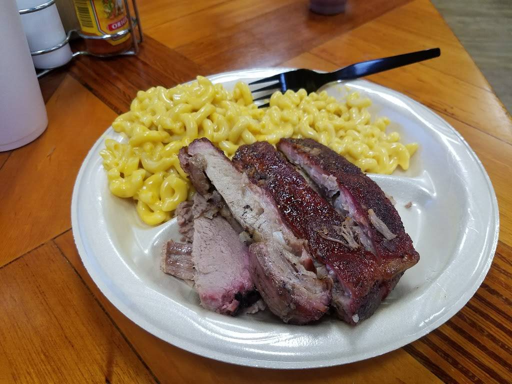 McKenzies Barbeque | restaurant | 1501 N Frazier St, Conroe, TX 77301, USA | 9365394300 OR +1 936-539-4300