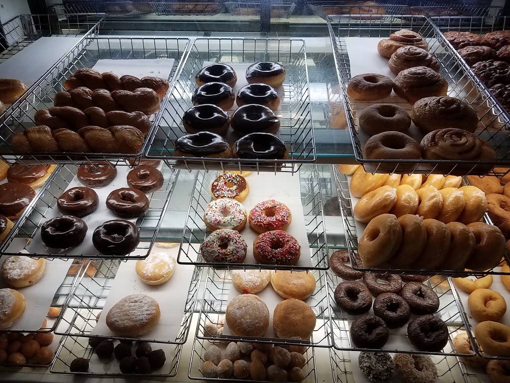 Donut Connection | bakery | 895 Murfreesboro Pike, Nashville, TN 37217, USA | 6155401179 OR +1 615-540-1179