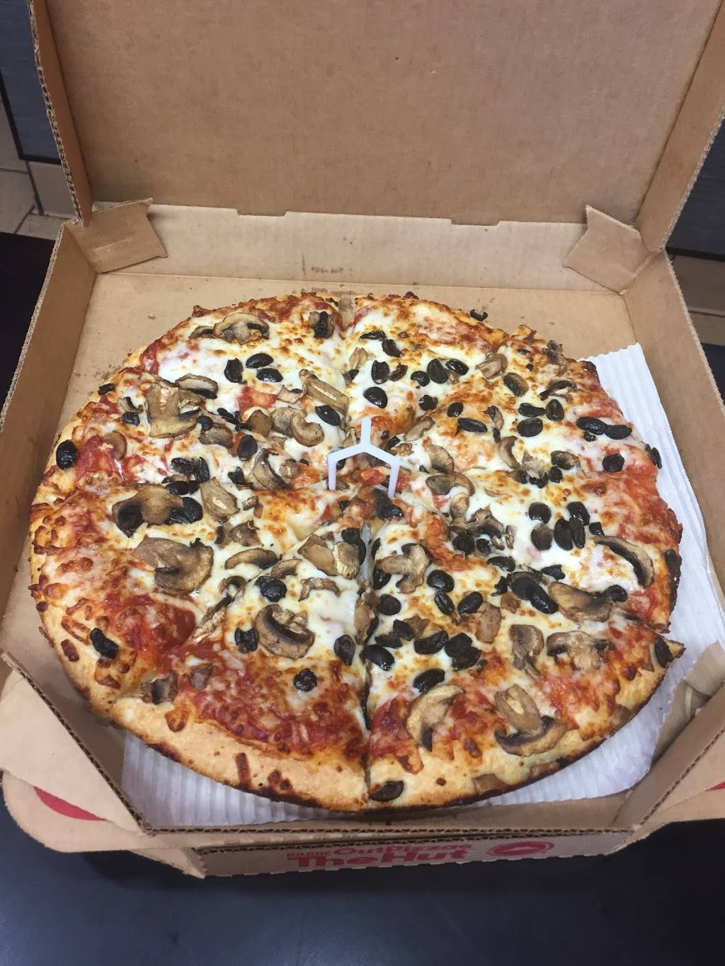 Pizza Hut | restaurant | 879 N Alafaya Trail, Orlando, FL 32828, USA | 4077379299 OR +1 407-737-9299