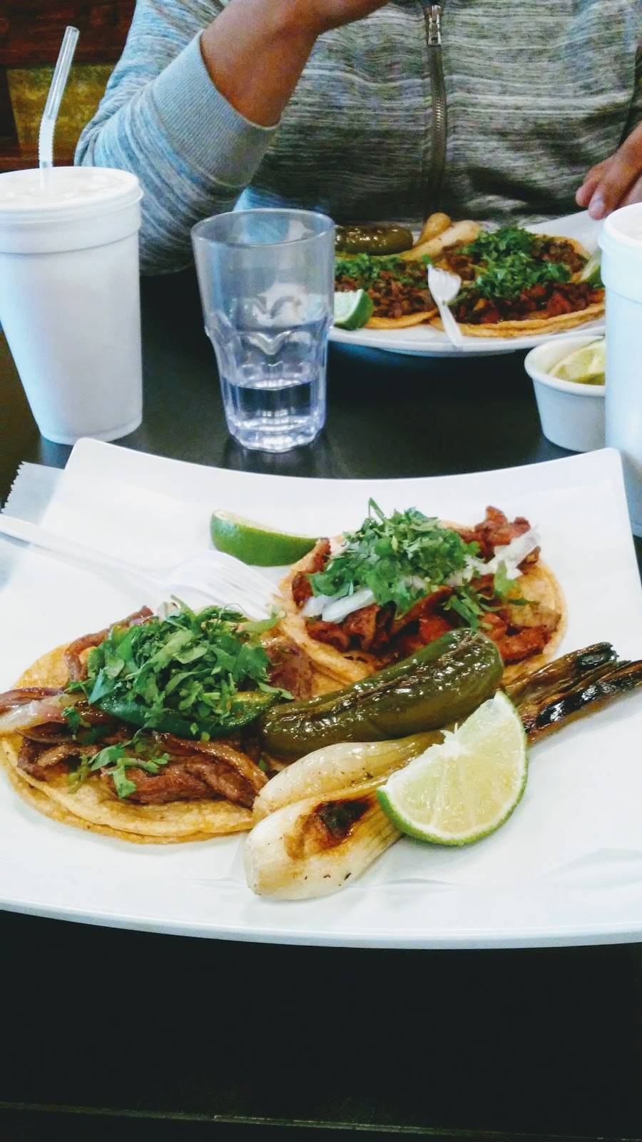 Taqueria Los Flacos | restaurant | 3818 W Lawrence Ave, Chicago, IL 60625, USA | 8728060025 OR +1 872-806-0025